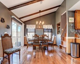 Cozy Days Hideaway - Modern rustic vibes mountain views - Jasper - Eetruimte