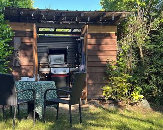 Studio Cedar Guest Cottage - Duncan - Patio