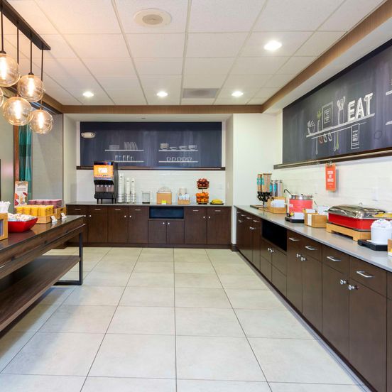 Buffet view of Hampton Inn & Suites Fort Myers-Colonial Blvd.