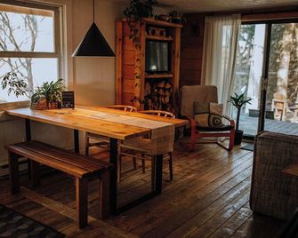 Le 88 Howard - Spa Sauna River & Cute Bridge - Mansonville - Dining room