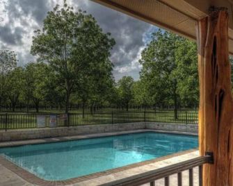 Frio Pecan Farm House 26 - Leakey - Pool