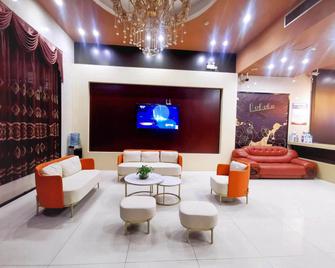 Iu Hotel Hezhou Lingfeng Square - Hezhou - Lounge