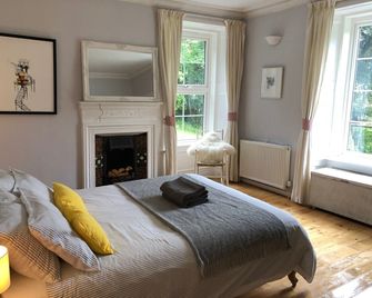 Modern Cottage, big garden, AGA, Loch/Mountain Views. Cinema Room & Log Burner - Arrochar - Slaapkamer