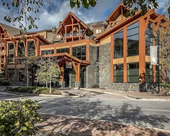 A unique mountain escape at Solara Resort & Spa in the heart of Canmore. - كانمور - مبنى