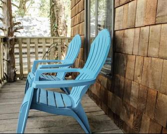 Nature's Tiny Riverside Hideaway - Fayetteville - Patio