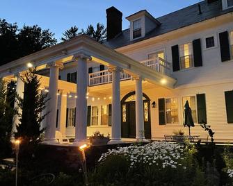 Private wing of the Largest Colonial Revival Mansion in the US - Windsor - Building