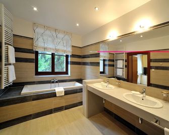 Park Rekreacyjno-Biznesowy Las Woda - Garwolin - Bathroom