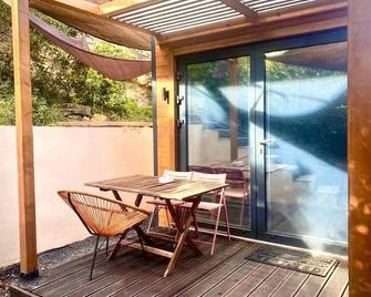 Charm and tranquility - lodge. - Clermont-l'Hérault - Patio