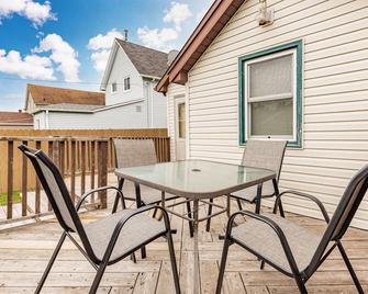 Close to Duluth! Centrally Located-Lake Superior Minutes Away! - Superior - Balcony
