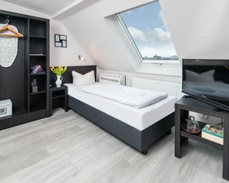City Hotel Kaiserhof - Offenbach am Main - Bedroom
