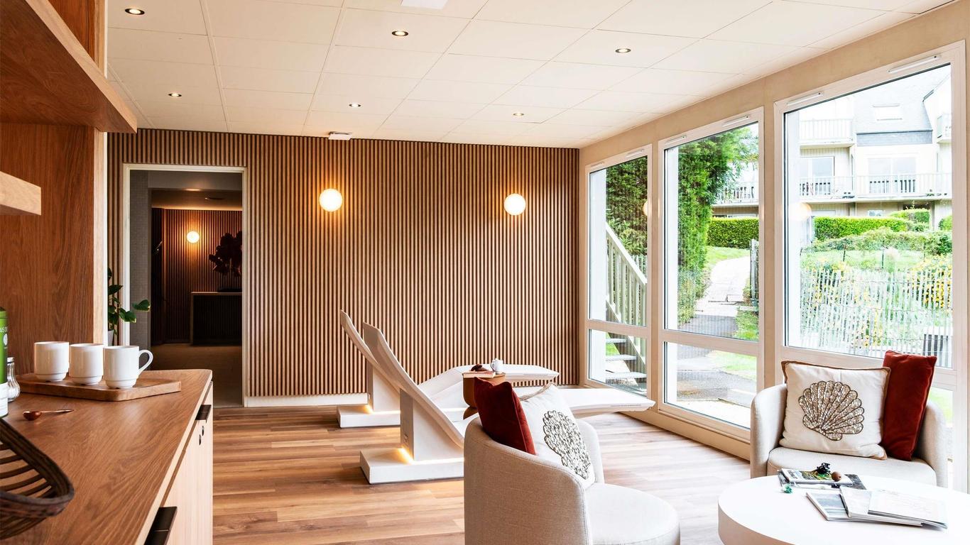 Mercure Omaha Beach Hotel
