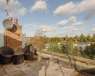 Stunning 4 Bed Mansion - North London - London - Balcony