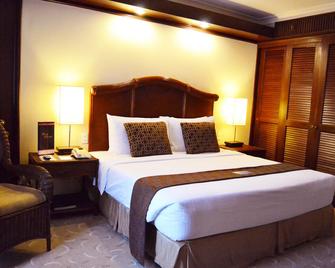 Waterfront Airport Hotel And Casino - Lapu-Lapu City - Bedroom