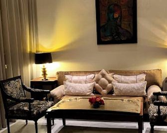 Hotel El Aurassi - Algier - Wohnzimmer