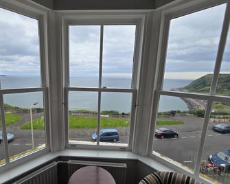 Delmont Hotel - Scarborough - Balcony