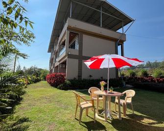 Divine Resort- Bhilar - Panchgani - Patio