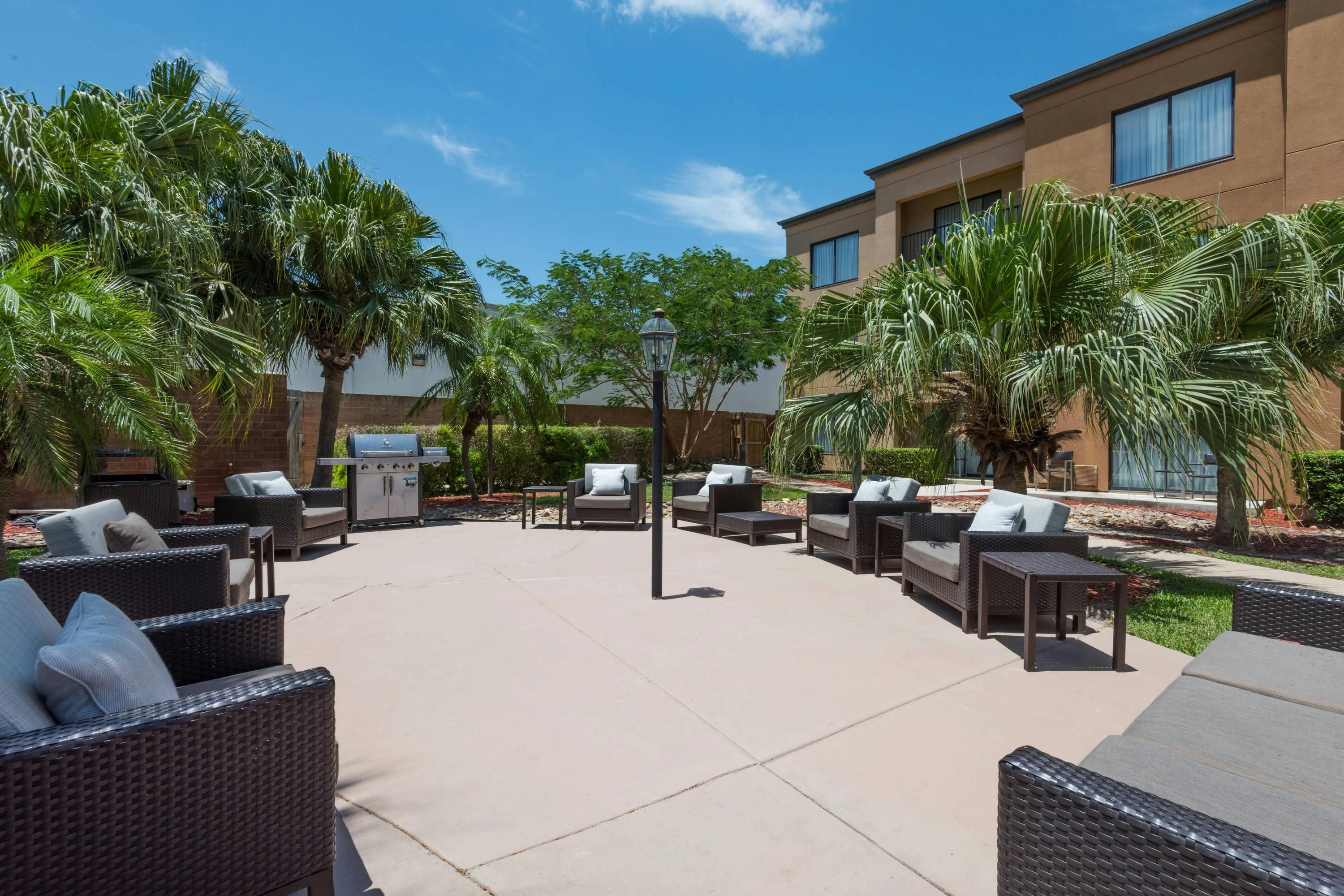 Courtyard by Marriott Harlingen - Harlingen - Patio