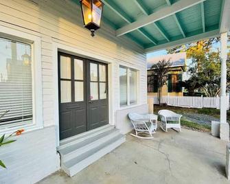 Suite at the Opera House - Breaux Bridge - Patio