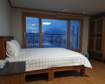 The View Hostel - Tongyeong - Bedroom