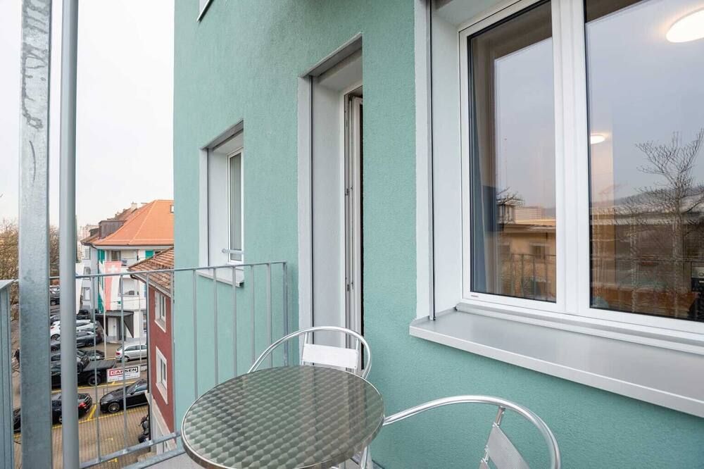 Zh Green 3 - Letzigrund Hitrental Apartment - Zürich - Balkong