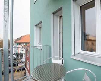 Zh Green 3 - Letzigrund Hitrental Apartment - Zürich - Balkong