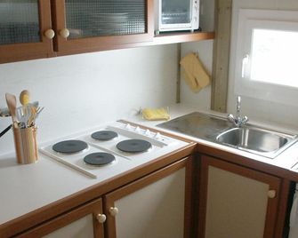 Chalets with Terrace - Sleeps 5 - Saint-Éloy-les-Mines - Keuken