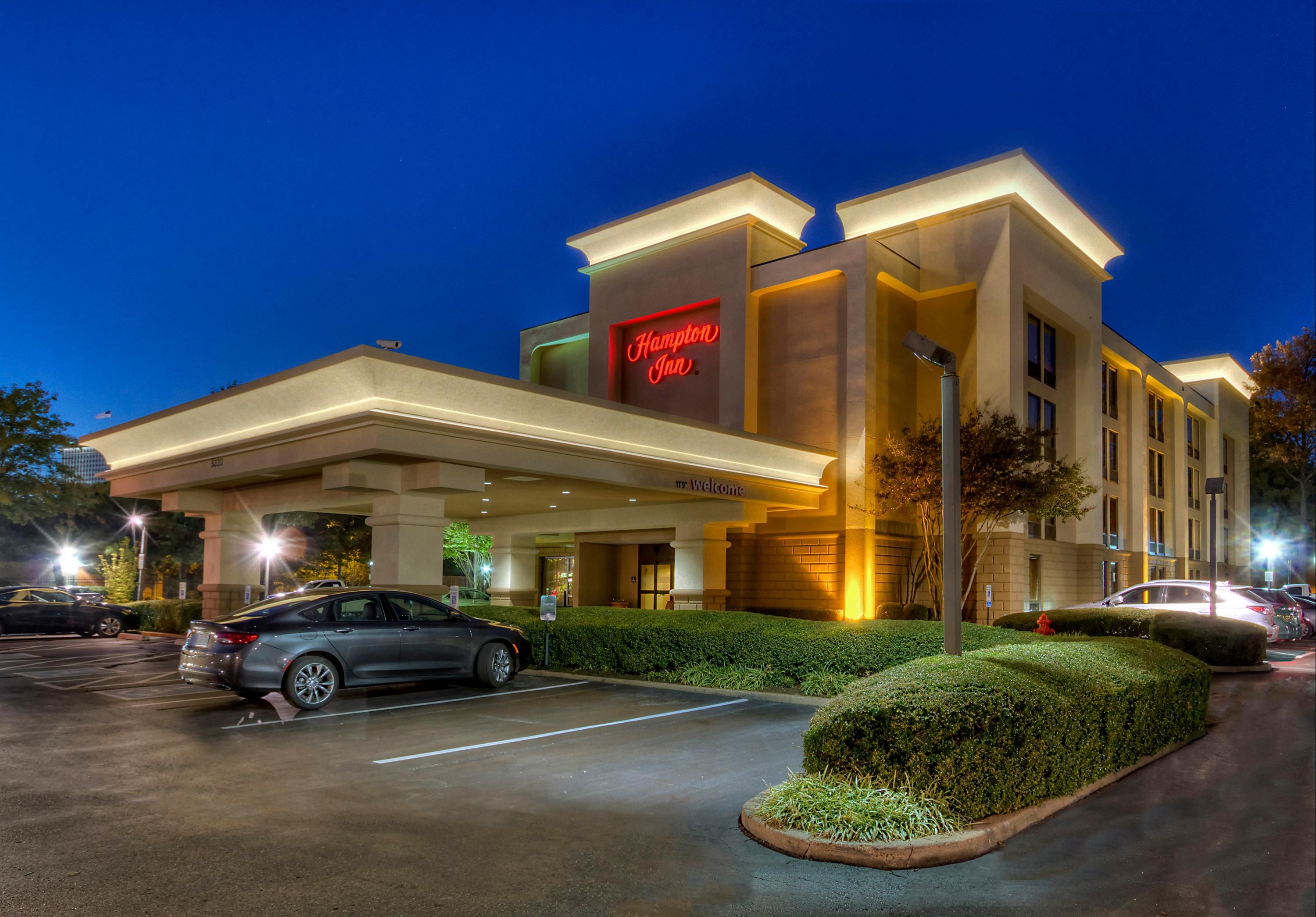 Hampton Inn Memphis-Poplar - Memphis - Building