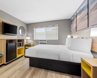 Days Inn by Wyndham La Crosse - La Crosse - Bedroom