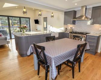 25 Maes Collen - Llangollen - Ruokailuhuone