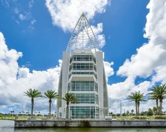 Oceanfront w/heated pool Incredible view - Cape Canaveral - Building