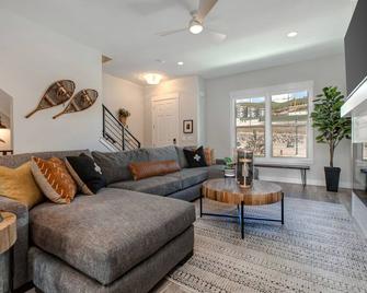 Luxury Townhome at Wasatch Springs - Black Rock Ridge + Ski Park City - Heber City - Sala de estar