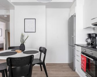 Modern & Spacious 1BR Apartment with Balcony & Great Location - Tampere - Dining room