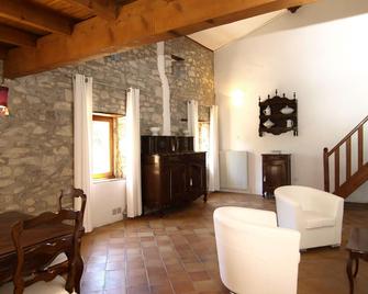 Les Magnans - Sleeps 4 - Antique Furniture - Rated 3 And 3 Epis - Gailhan - Sala de estar