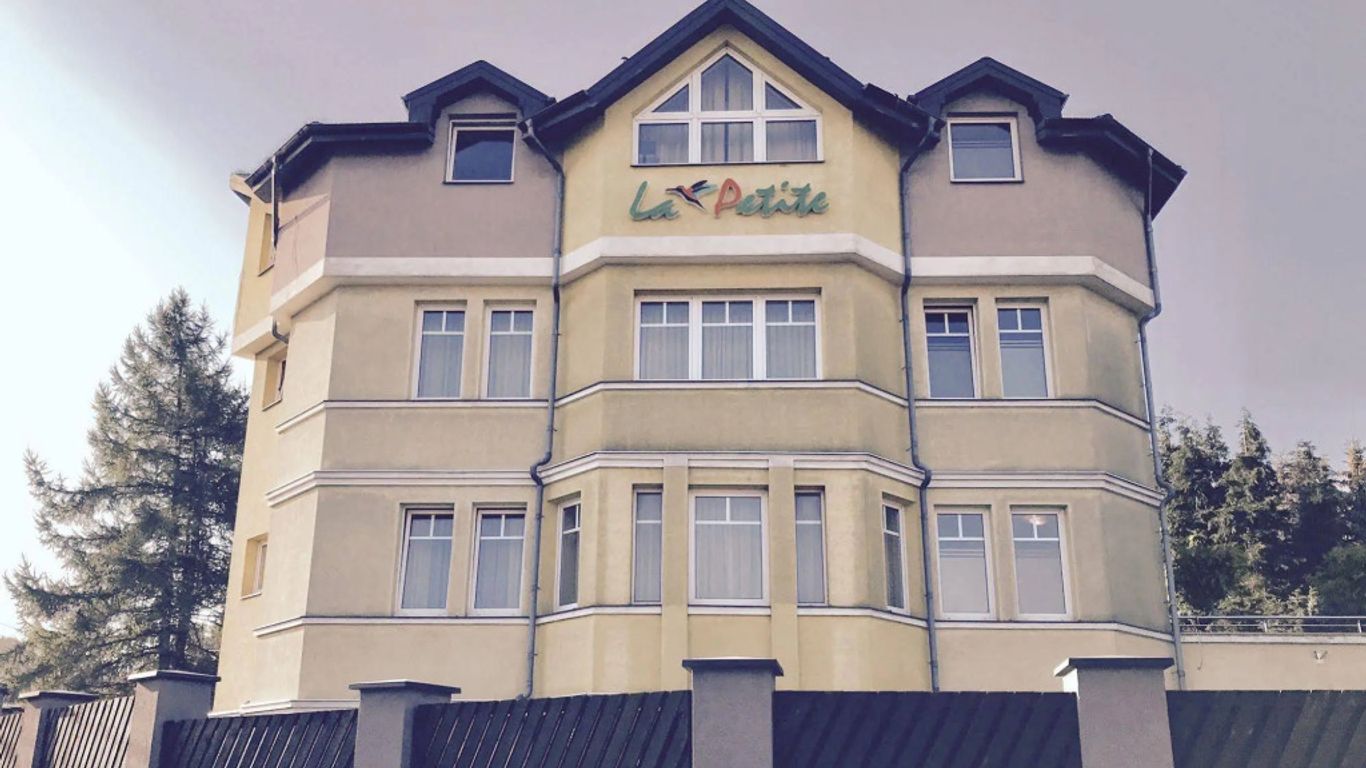 La Petite Apartments & Rooms