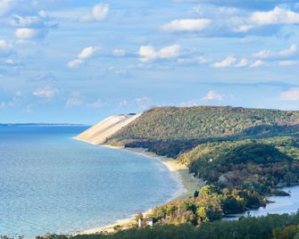 Alexandra Inn - Traverse City