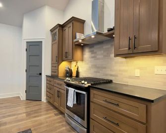 Modern farmhouse with soft water and fireplace in Brookings - Brookings - Küche