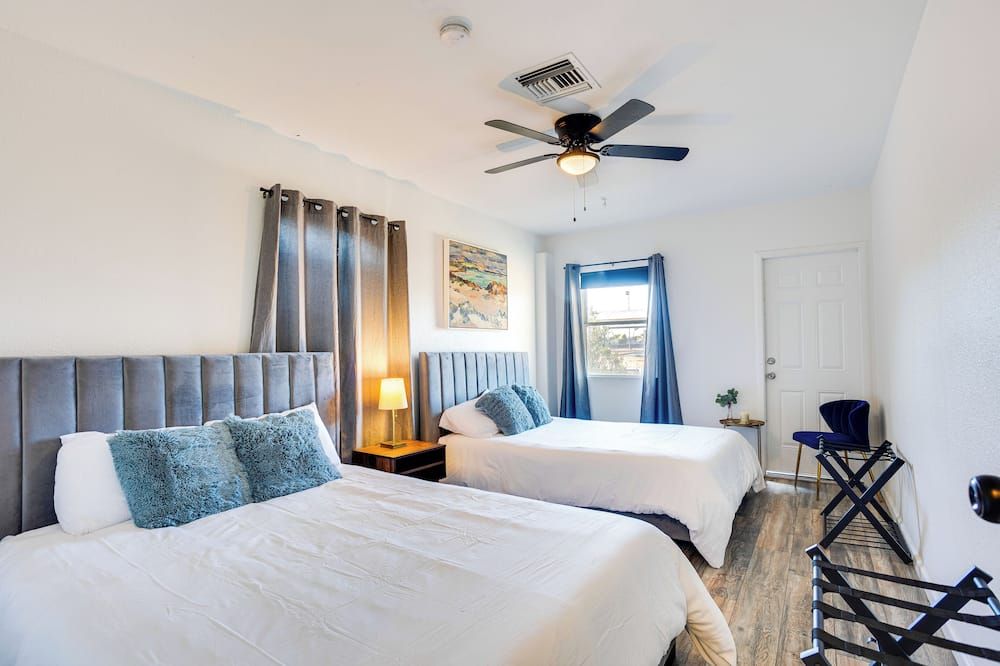 Splash! Pool Home Sleeps Up to 12! Fun! Savings! - فينيكس - غرفة نوم