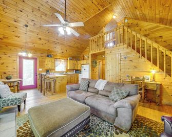 Picturesque Oklahoma Cabin on 80 Acres with Views! - Smithville - Living room