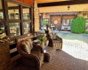 BIO Kastanienhof Erfurt - Appartements und ayurvedische Jurten - Érfurt - Patio
