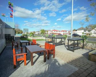 Abbots Hamilton - Hotel And Conference Centre - Hamilton - Patio