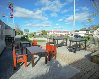 أبوتس هاميلتون - هاملتون - شرفة مرصوفة