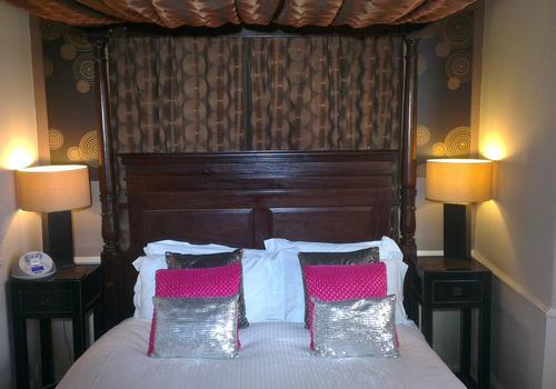 The Bath House Boutique B&B - IN-ROOM Breakfast - FREE parking Guest House  - Deals, Photos & Reviews