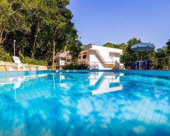 Casa Bacarira - Camburi - Bazén