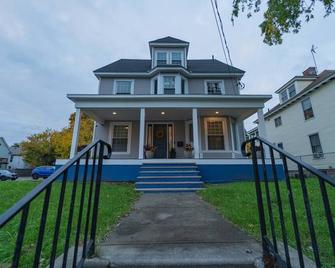 Modern, Luxury 2 Bedroom Apt in Prime Location - Schenectady - Edificio
