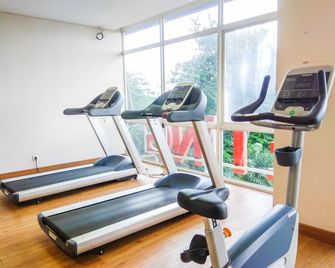 Homey and Comfy Studio at Tifolia Apartment By Travelio - Jakarta - Salle de sport