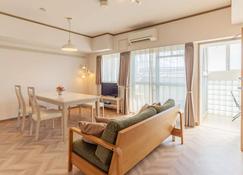 Universal Bay Condominium - Osaka - Living room