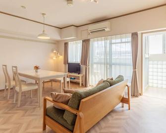 Universal Bay Condominium - Osaka - Living room