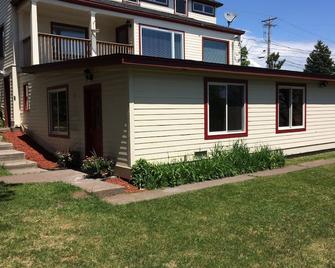 New Downtown Apartment. Walk Everywhere, Rest Comfortably - Grand Marais - Building