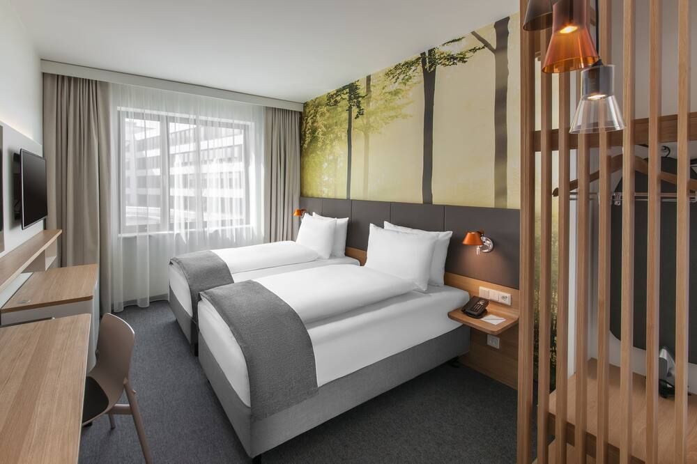 Bedroom view of Holiday Inn Munich - Leuchtenbergring