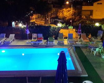 Gultepe Apartments - Kusadasi - Pool